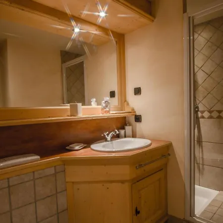 Very Comfortable Apartment Only 250 Meters From The Ski Lifts Apartment *